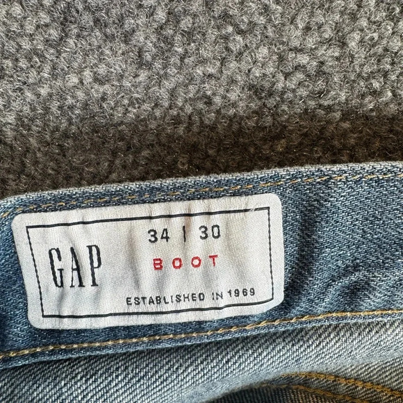GAP Mid Rise Boot Cut Jeans, Medium Wash - Size 34x30 (US 18) - Picture 5 of 6